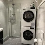 Apartamento A Place To - Free Parking - 5 *