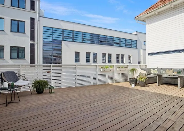 A Place To - Free Parking - 5 *