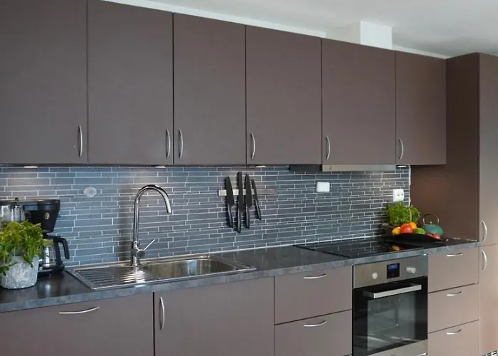 A Place To - Free Parking - 5